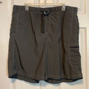 XL Columbia Omni Shade Shorts